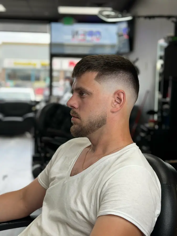 Low taper and clean neckline, side profile in the chair